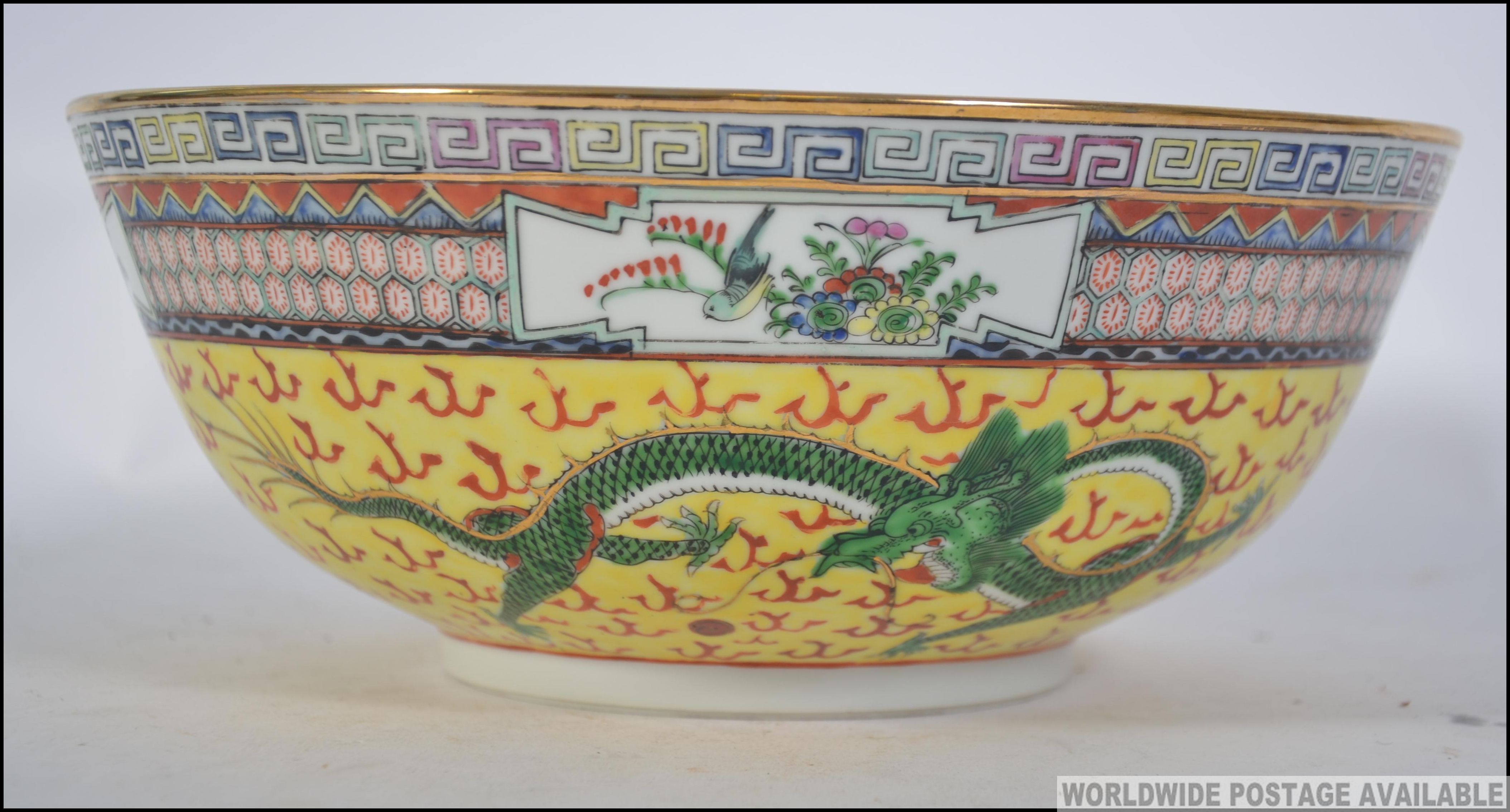 A Chinese famille / juane rose bowl wit - Image 2 of 4