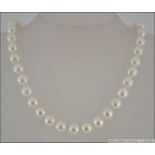 A cultured pearl ladies necklace, featur