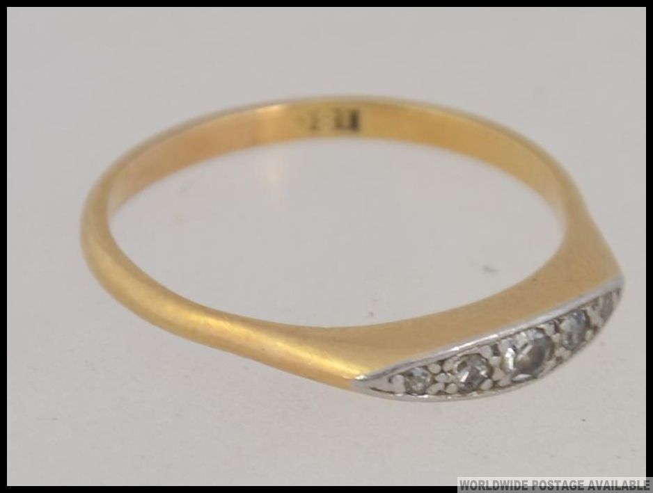 An 18ct gold and diamond ring being illusion set with 5 stones of graduating size approx 10-12 pnts.