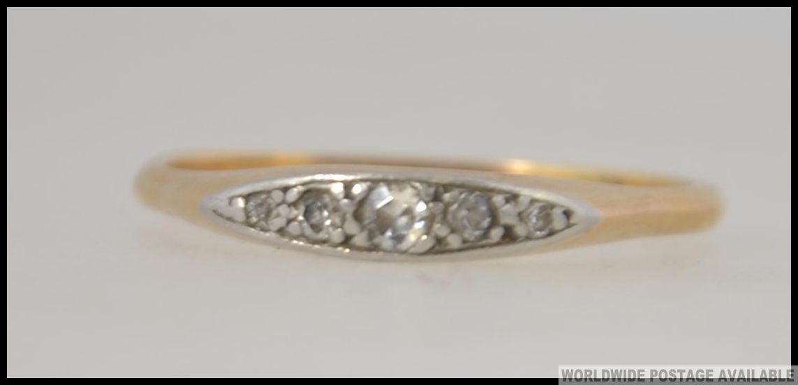 An 18ct gold and diamond ring being illusion set with 5 stones of graduating size approx 10-12 pnts. - Image 2 of 3