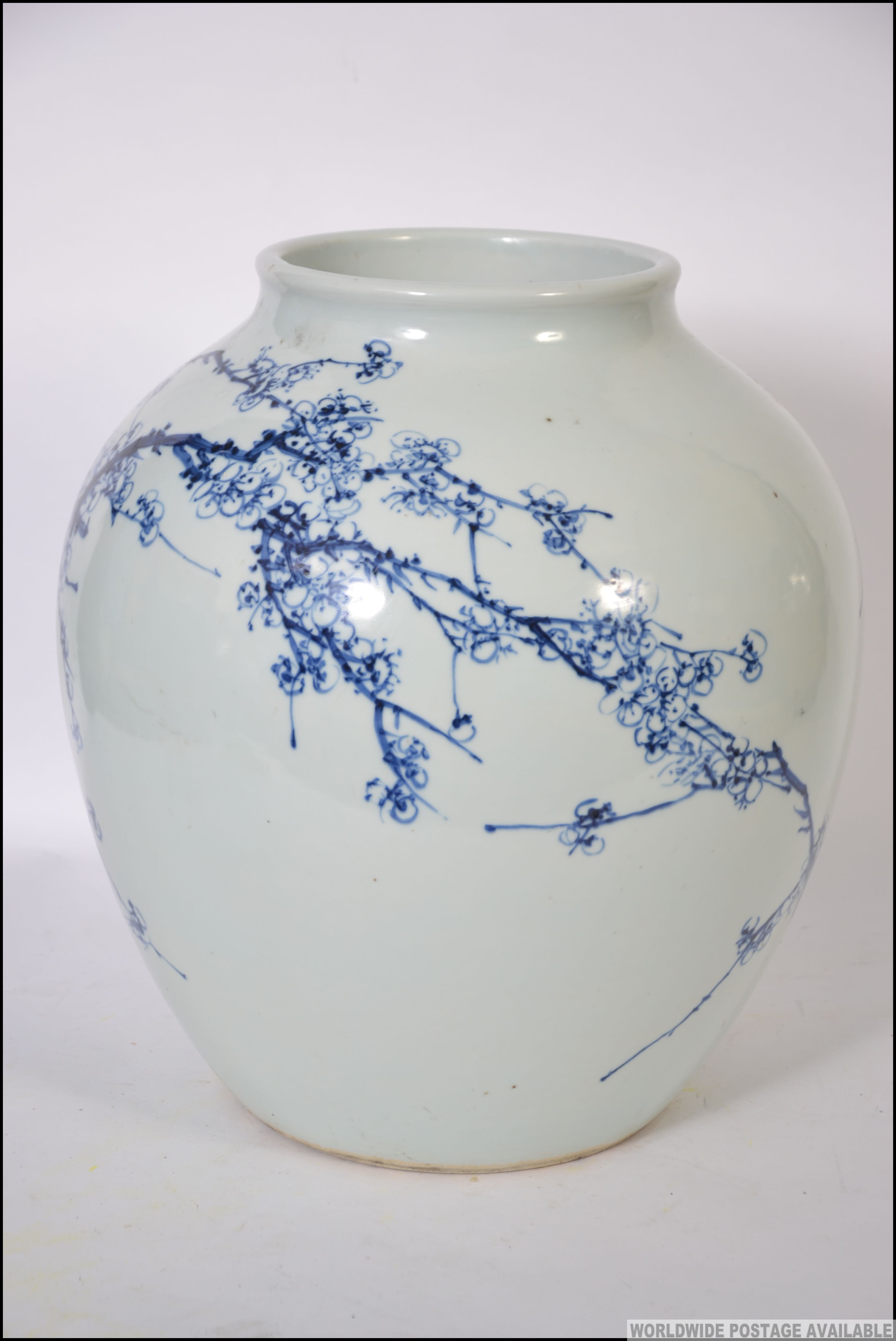 A large 20th century Japanese blue and w - Image 3 of 4