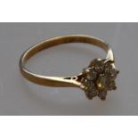 A 9ct gold diamond cluster daisy ring ap