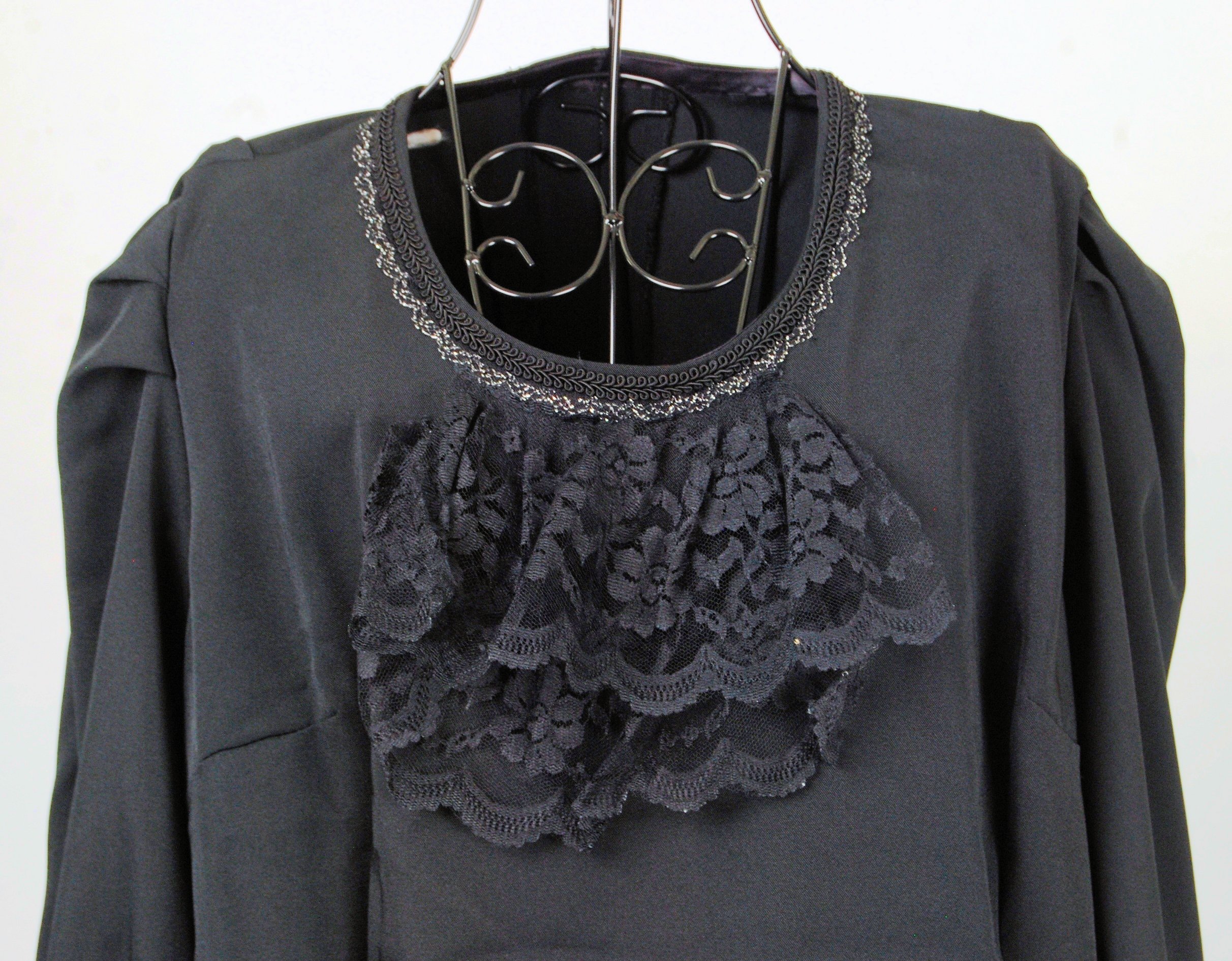 LADIES TWO PIECE: A black lace and velve - Image 2 of 4