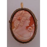 A 9ct gold cameo pendant. Measures 4.5 c