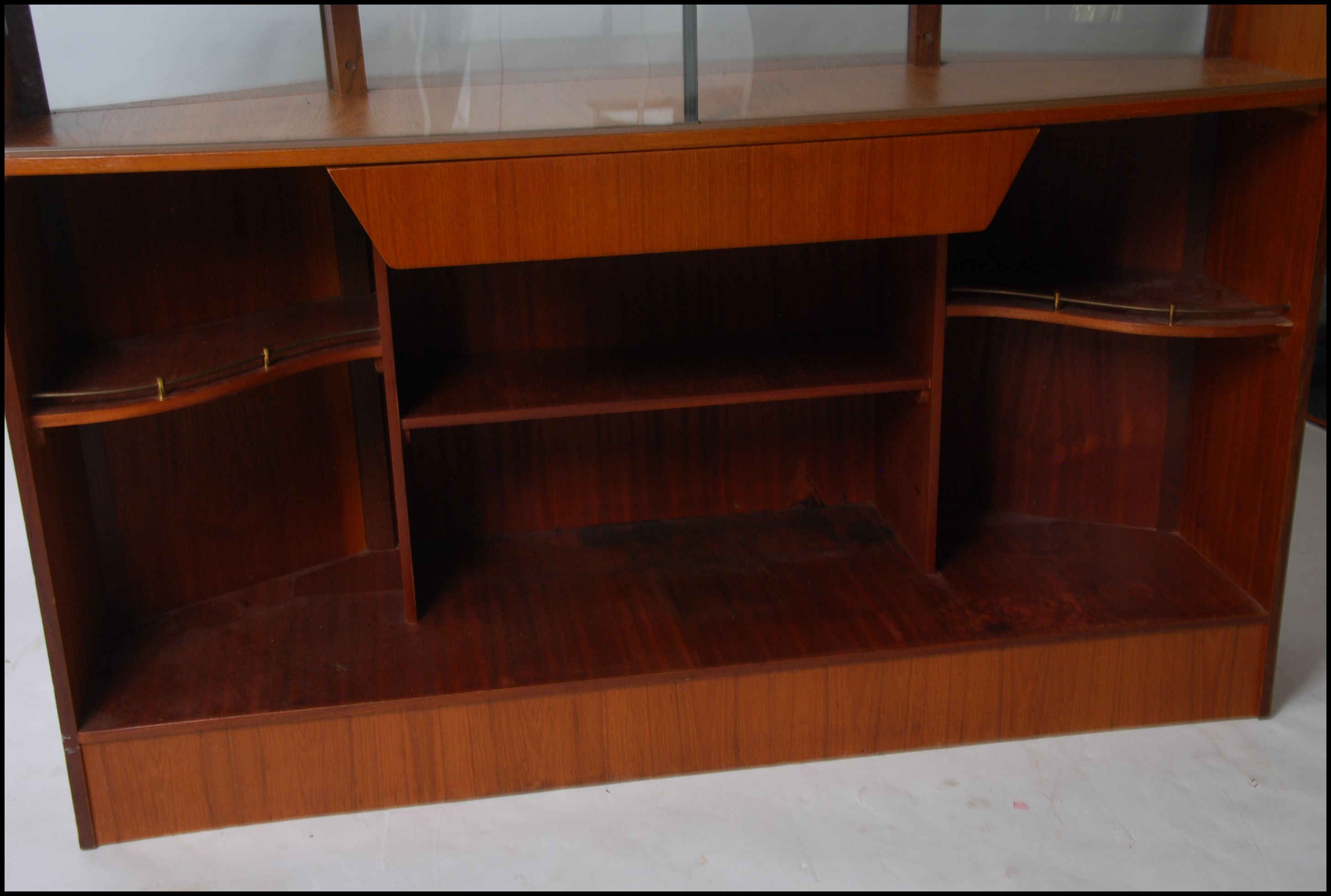 A good 1970's retro teak wood Danish influence cocktail drinks bar having glass display shelf over - Image 4 of 7