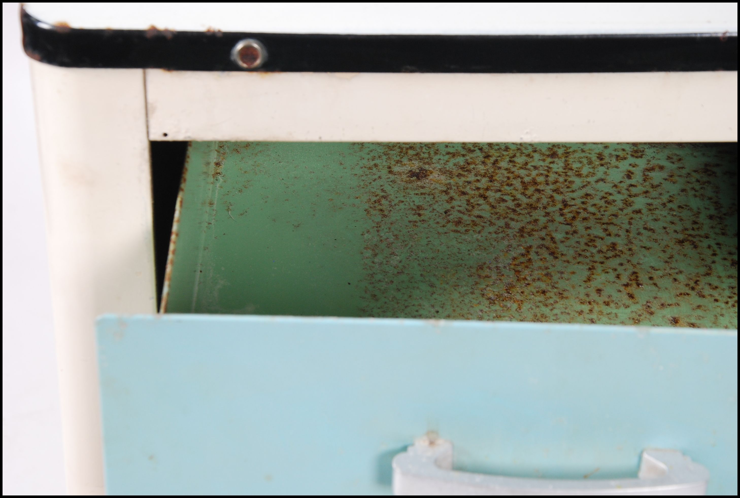 A 1950's British metal enamel painted kitchen dresser cabinet of two tone blue and white form - Image 4 of 5