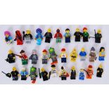 LEGO: A good assortment of 30x Lego minifigures to include vintage, some Series minifigures, Town,
