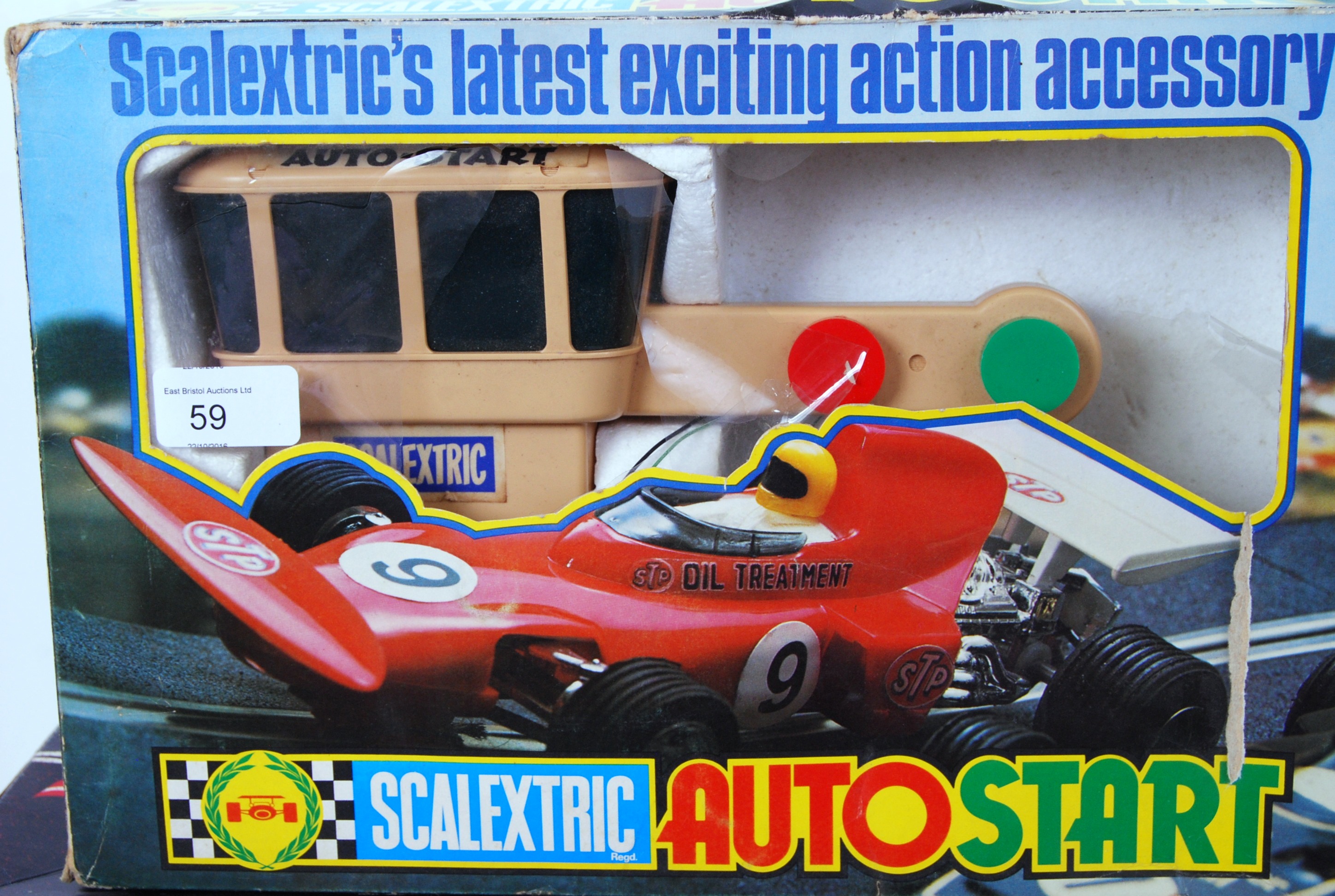 SCALEXTRIC: An original vintage Scalextric set 200 - complete with both cars, in the original box. - Image 2 of 3
