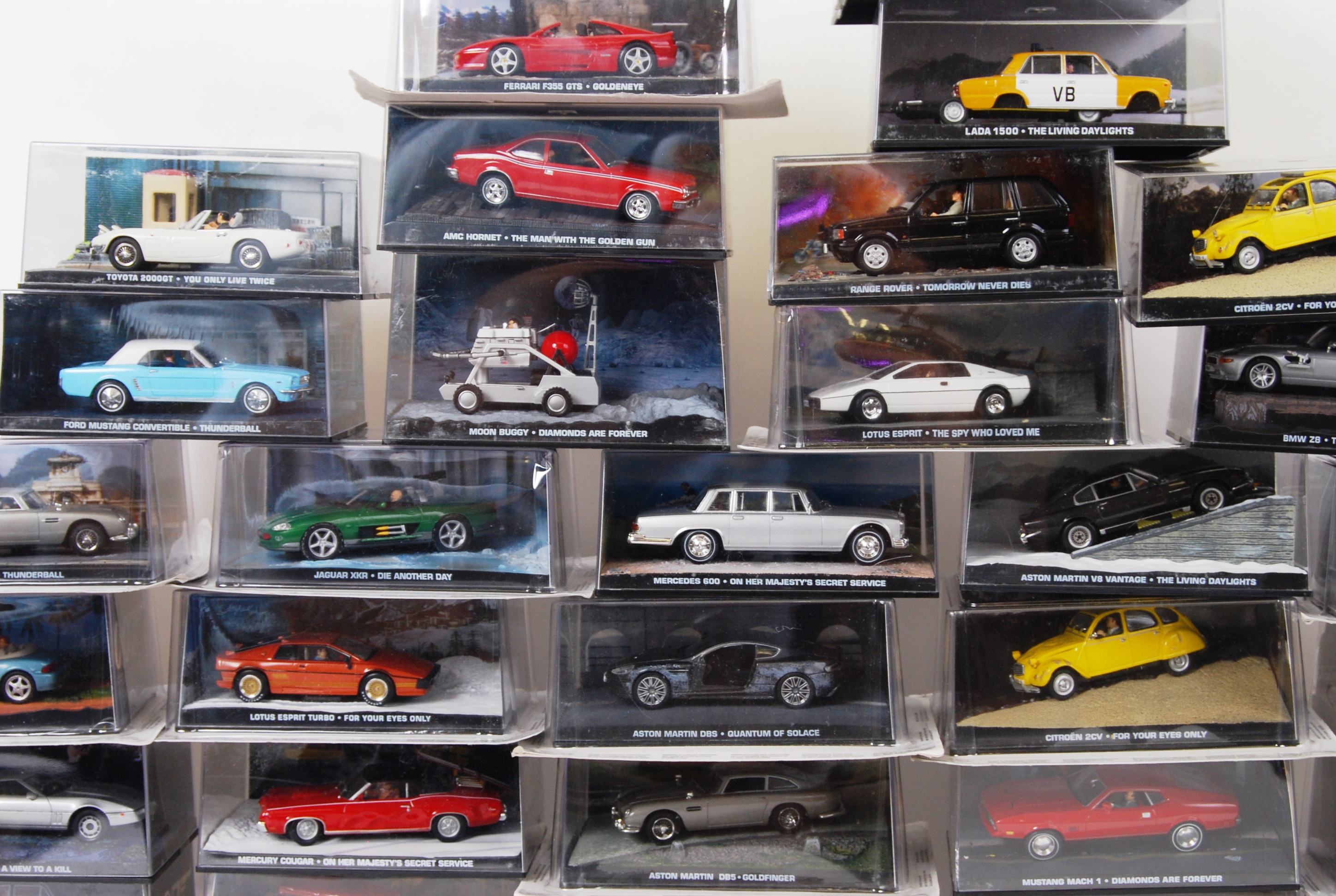 JAMES BOND: A collection of 36x Eaglemoss James Bond diecast model cars, some with diorama bases. - Image 3 of 4