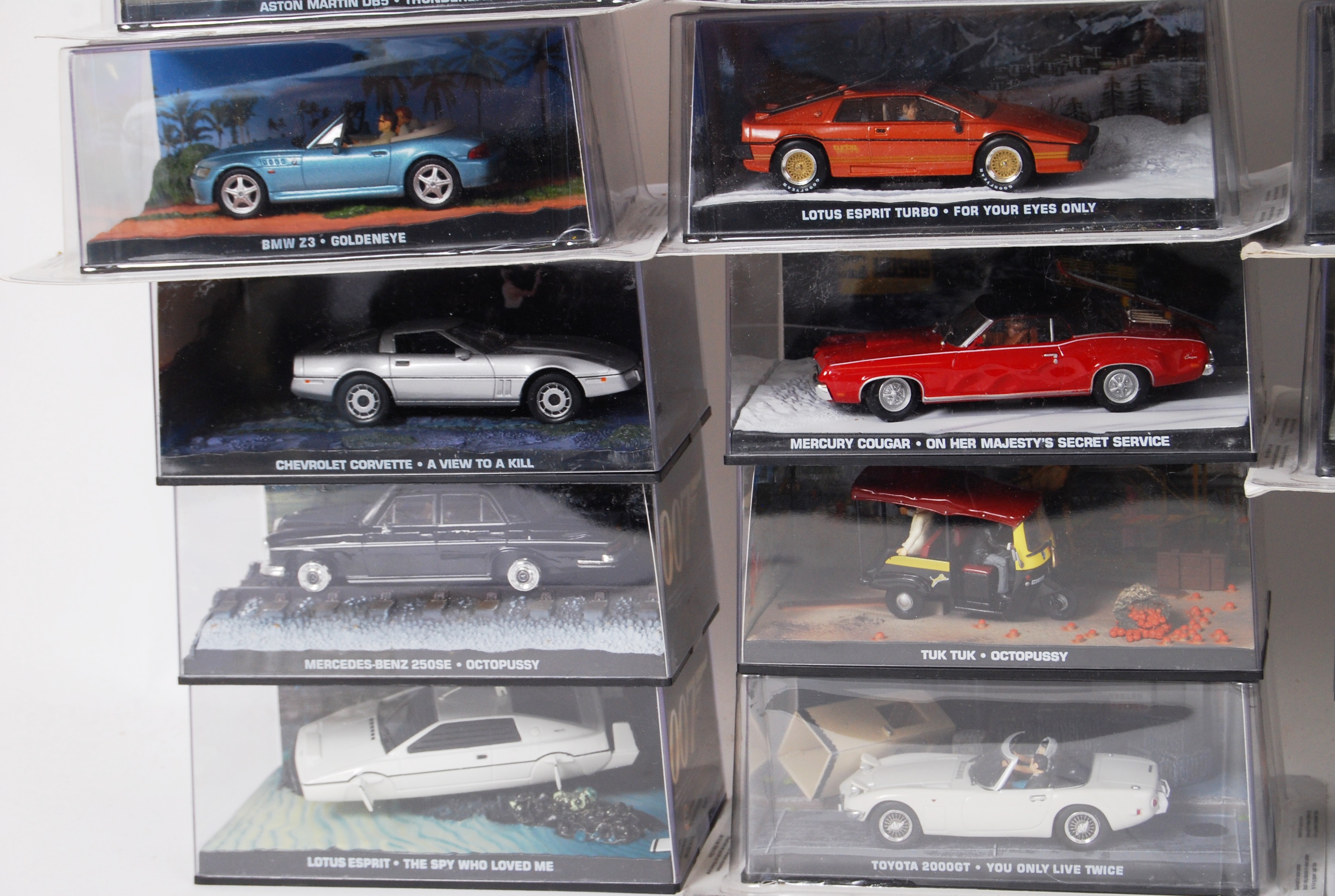 JAMES BOND: A collection of 36x Eaglemoss James Bond diecast model cars, some with diorama bases. - Image 2 of 4