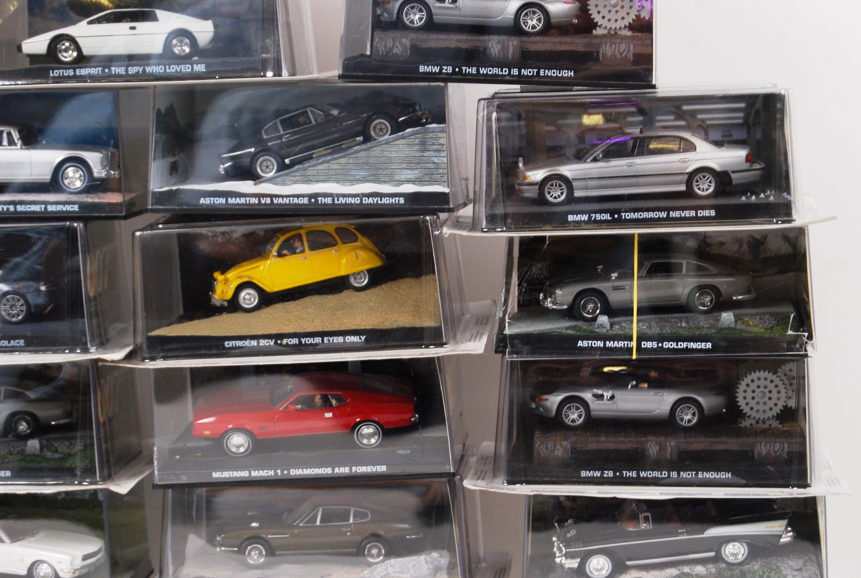 JAMES BOND: A collection of 36x Eaglemoss James Bond diecast model cars, some with diorama bases. - Image 4 of 4