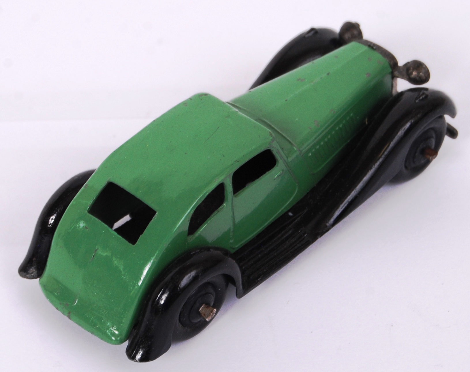 DINKY: An original vintage early Dinky toys pre-war saloon car - 36D Rover. Original green paint. - Image 2 of 4