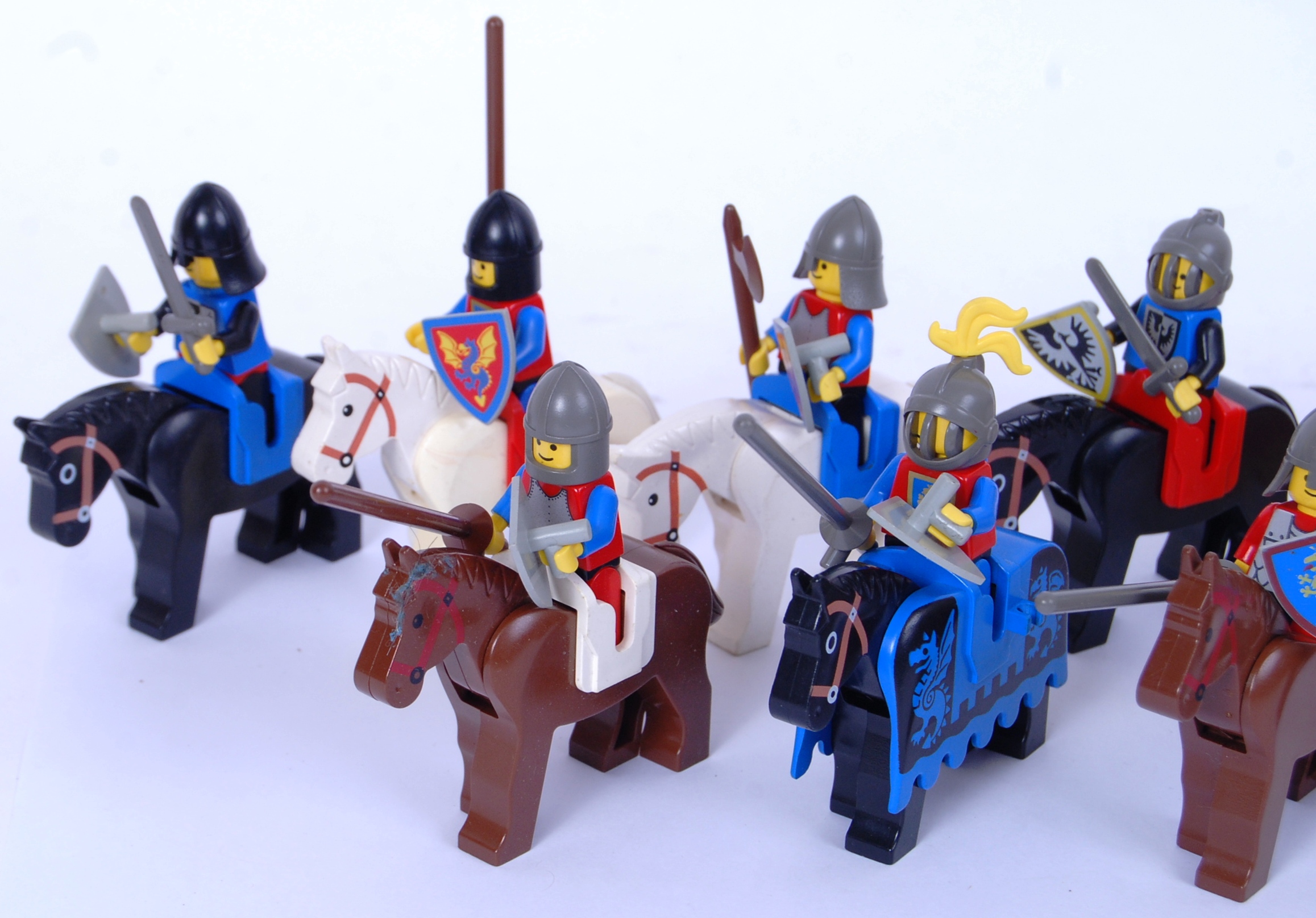 VINTAGE MINIFIGURES: A collection of 12x vintage 1980's Lego minifigures - all knights on horseback, - Image 2 of 4