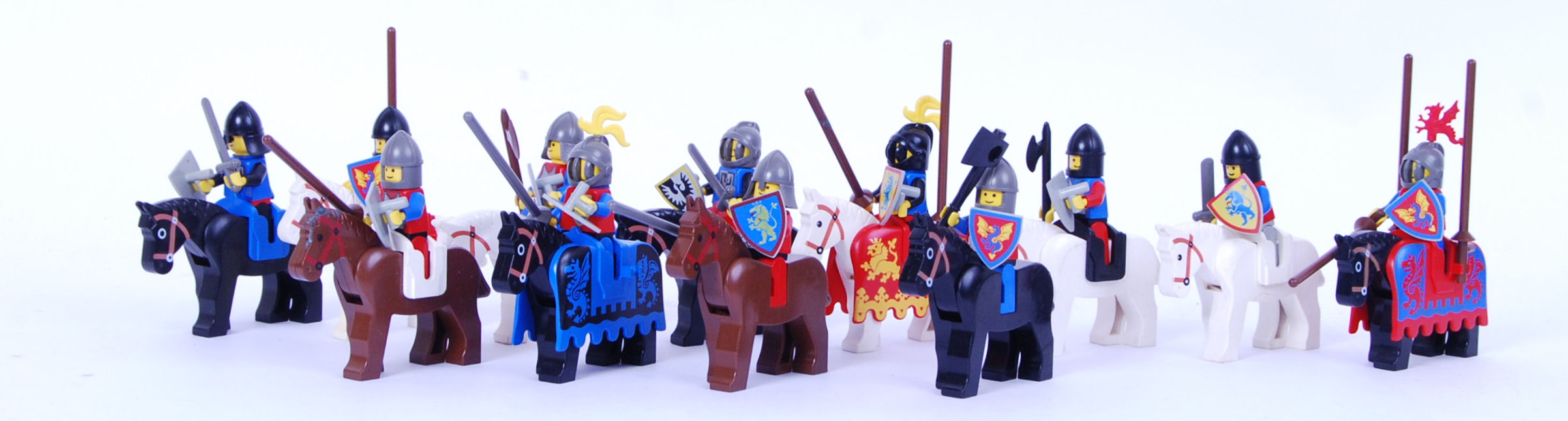 VINTAGE MINIFIGURES: A collection of 12x vintage 1980's Lego minifigures - all knights on horseback,