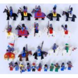 LEGO KNIGHTS: A good collection of 25x late 1970's / early 1980's Lego Knights / Castle minifigures.