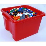 LOOSE LEGO: A crate of assorted Lego - various bricks and pieces, some minifigure parts etc.