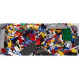 LOOSE LEGO: A collection of approx 4kg of assorted loose Lego to include Windows, Bricks,