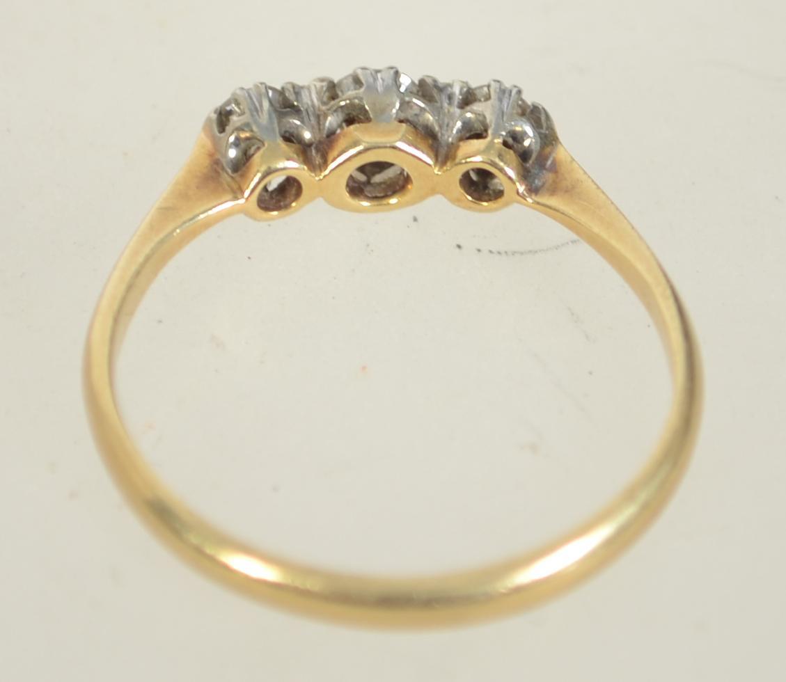 An 18ct gold and platinum vintage ladies ring by T&B. The stones approx 20pnts. Size M / Weight 1. - Image 2 of 3