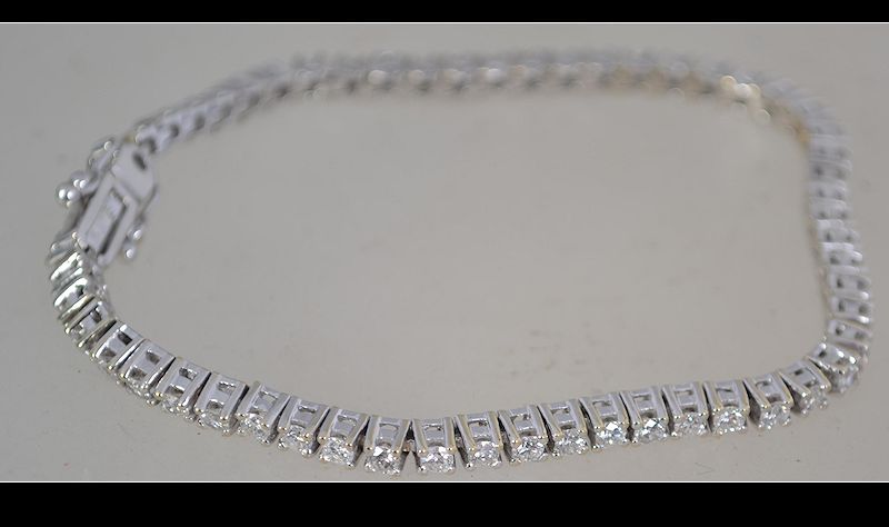 A hallmarked 18ct white gold and diamond tennis bracelet set with a total of 3cts diamonds. - Image 5 of 8