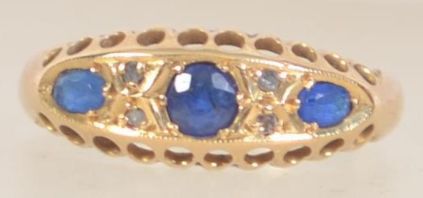 A hallmarked 18ct gold Edwardian blue stone and diamond ring. Hallmarked Birmingham. Size N.