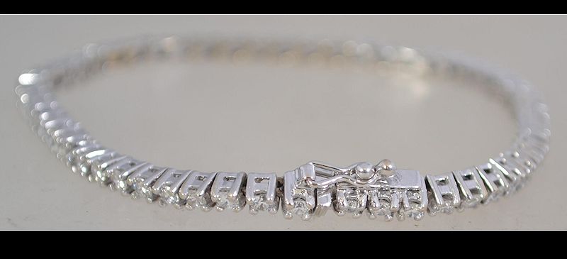 A hallmarked 18ct white gold and diamond tennis bracelet set with a total of 3cts diamonds. - Image 3 of 8