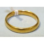 A 22ct gold wedding band, size J½, 3.7g.