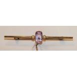 An Edwardian 15ct gold bar brooch set pink topaz and two small pearls, 3.8g.