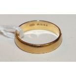 An 18ct gold wedding band, size L, 2.9.