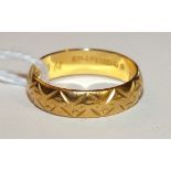 A 22ct gold wedding band with incised zigzag decoration, size L½, 4.4g.