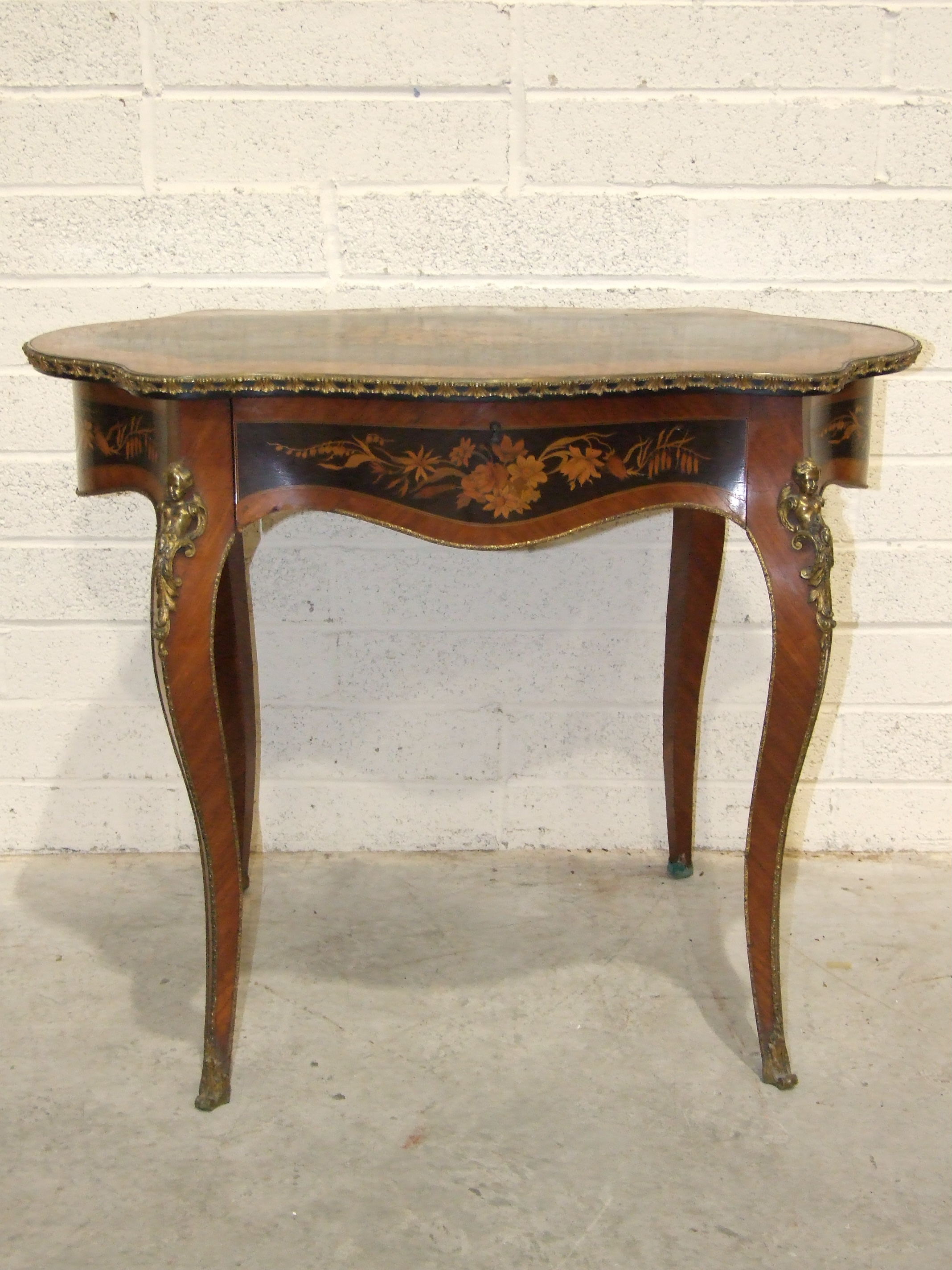 A good quality 19th century French kingwood and ebony marquetry centre table. - Image 3 of 6