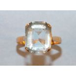 A dress ring set a blue topaz of approximately 6.4cts in 18k yellow gold mount, size M, 2.7g.