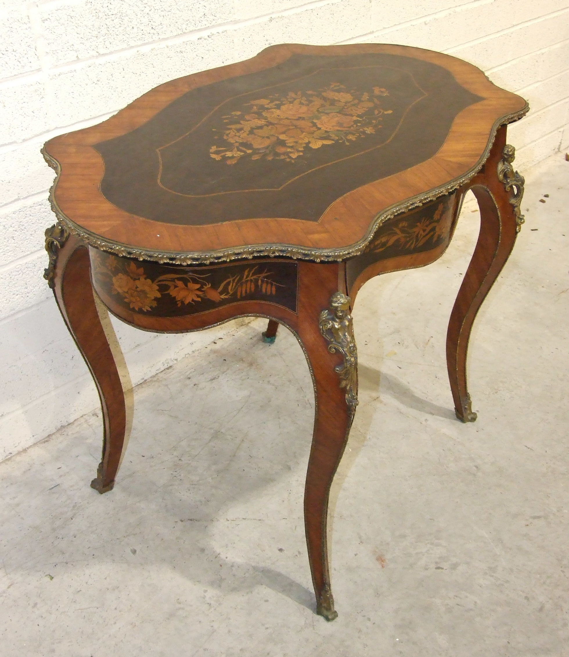 A good quality 19th century French kingwood and ebony marquetry centre table. - Image 2 of 6