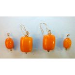 A pair of amber drop earrings and a pair of smaller amber beads on metal mounts, total wt 10g.