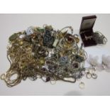 A quantity of costume jewellery.