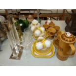 Twenty-one pieces of Shelley yellow and gilt decorated teaware, a fifteen-piece Royal Worcester