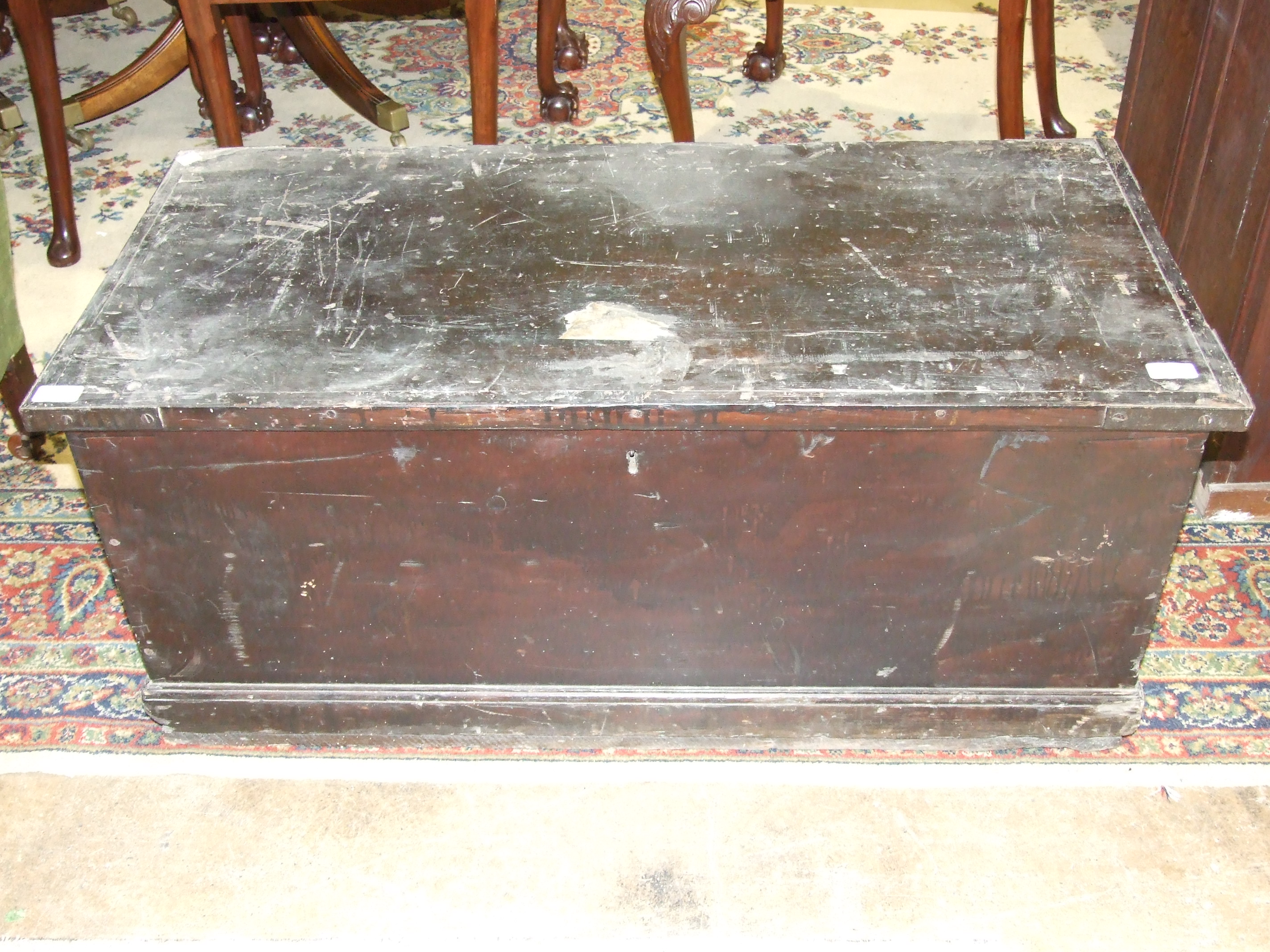 A stained pine blanket chest with hinged lid and fitted tray, 100cm wide.