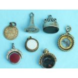 A 9ct gold-mounted swivel fob, (a/f), a white metal seal, two silver-mounted agate seals, two fob