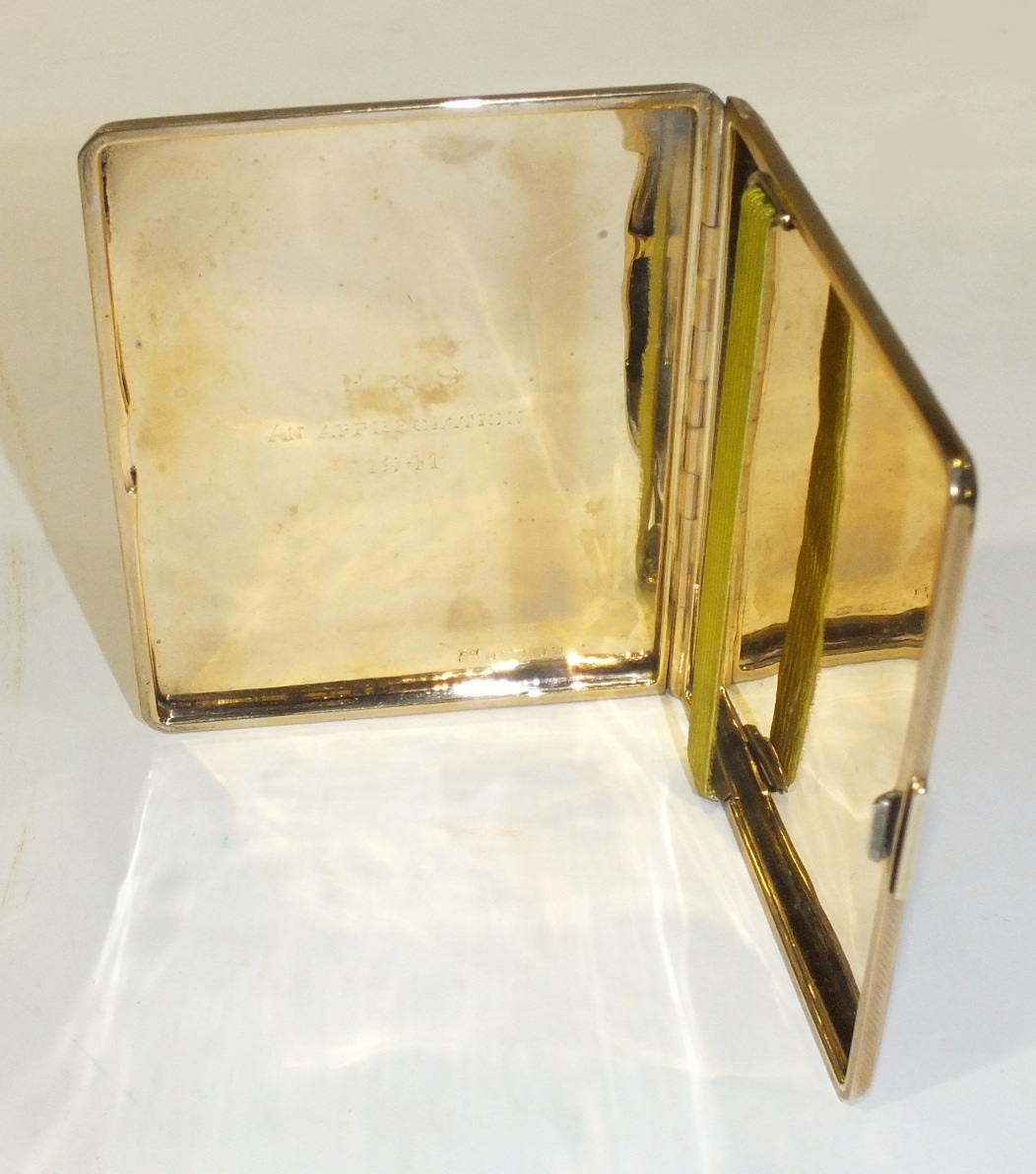 An engine turned 9ct gold cigarette case of rectangular shape, 117g. - Image 2 of 2