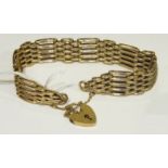 A 9ct gold gate link bracelet with padlock clasp, 21g.