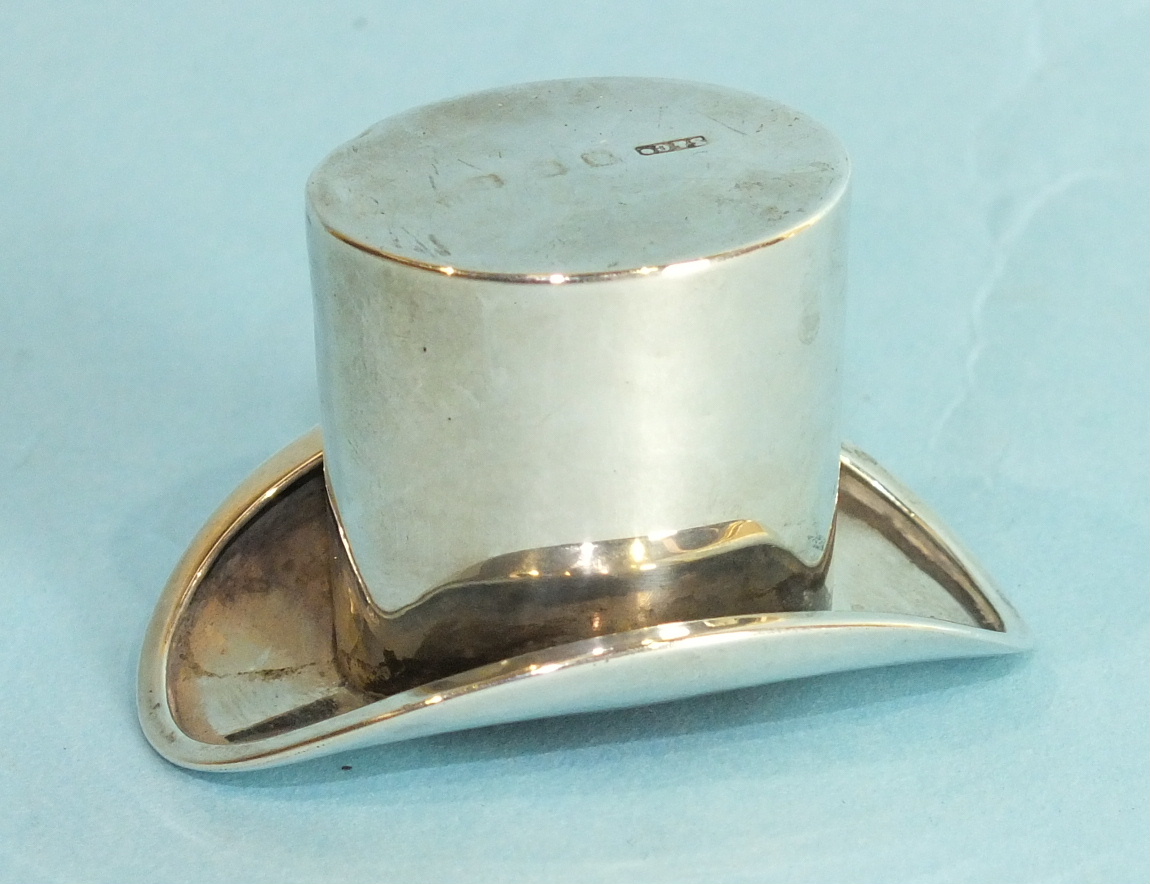 A novelty silver model of a top hat, Birmingham 1905, 3 x 5cm. - Image 3 of 3