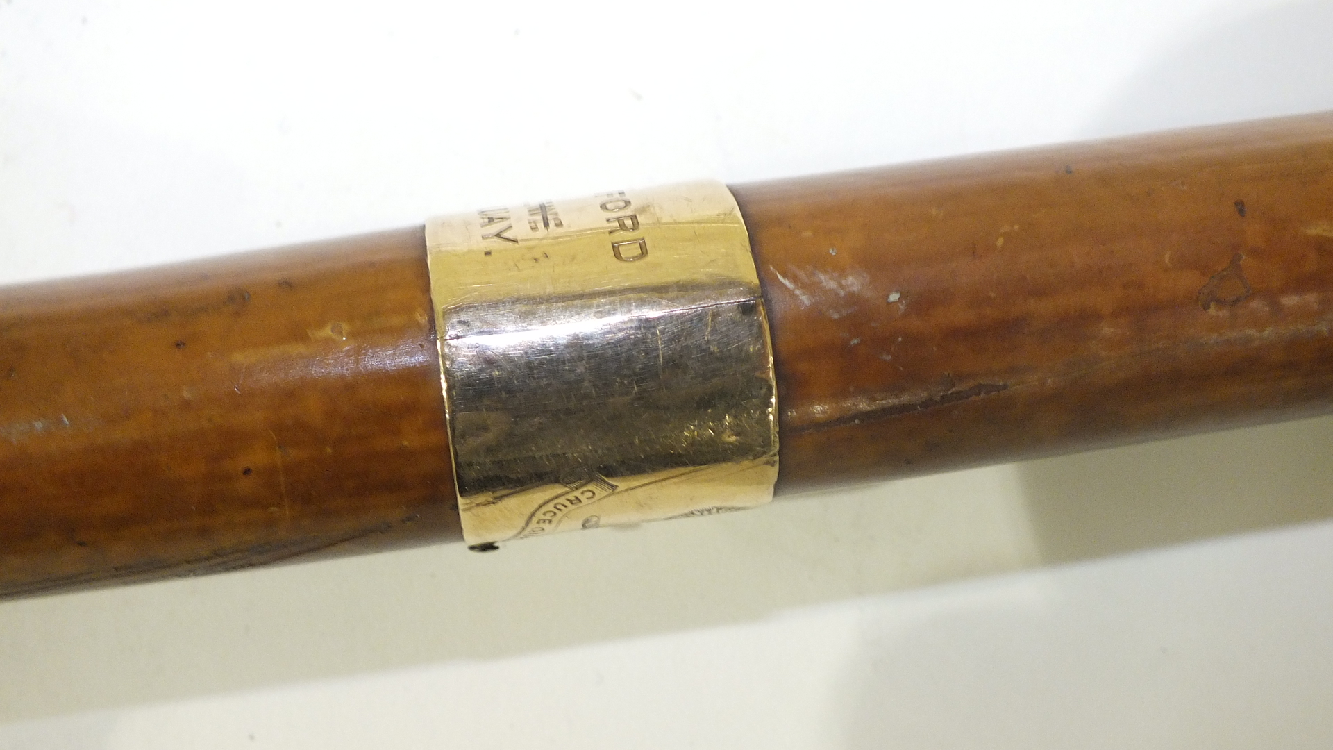 A horn-handled walking stick with yellow metal mounts, inscribed Presented to Supt WWH Warneford - Image 4 of 7