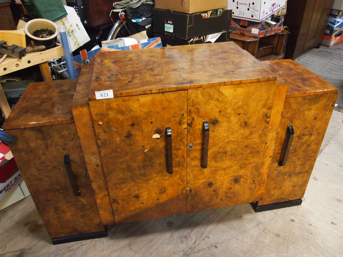 WALNUT VENEERED SIDEBOARD (AF)