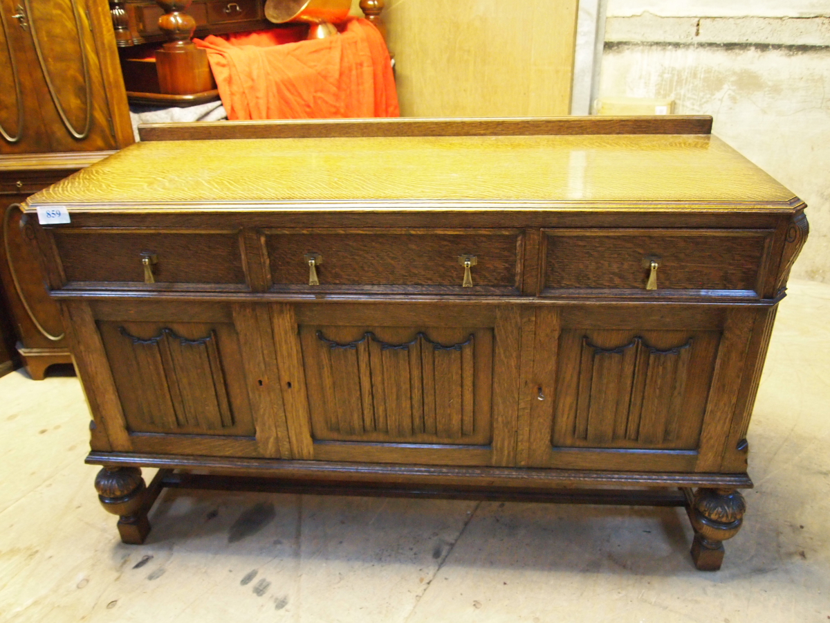 OAK TABLE SIDEBOARD & 4 CHAIRS