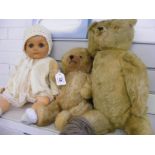 Two vintage jointed teddy bears together with a doll (examine)