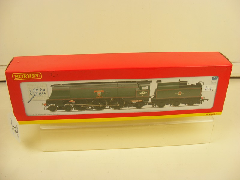 A boxed Hornby R2926 BR4-6-2 West Country Class 34107 'Blandford Forum'