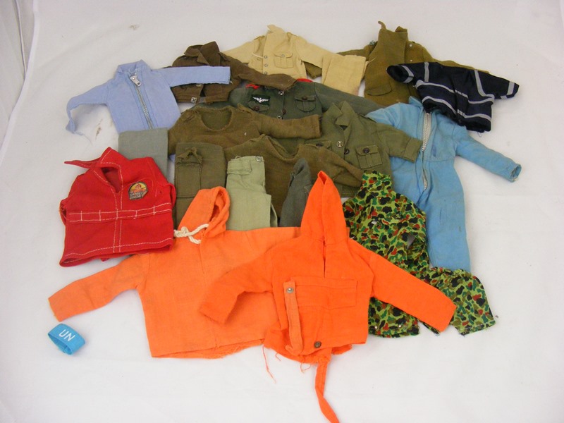 A good selection of Action Man items to include Clothing, dolls (mostly A/F), - Image 2 of 11