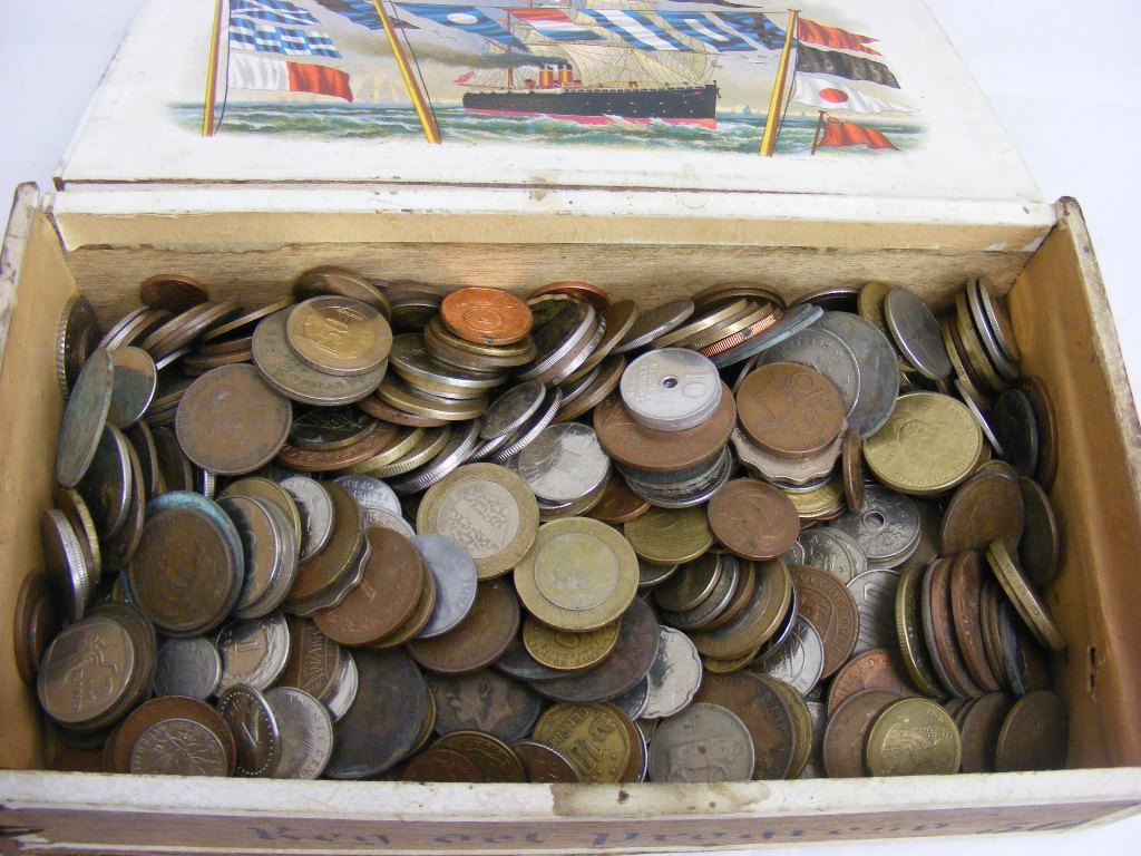 Large quantity of assorted world coinage