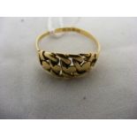 An 18ct gold ring approx 2.