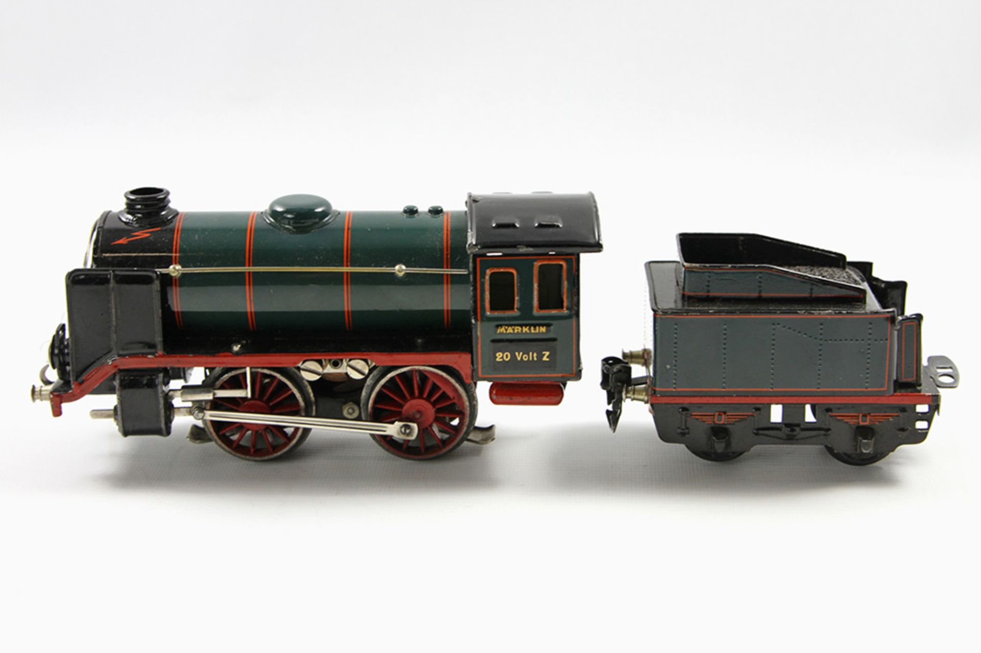 MÄRKLIN Dampflok R66/12910, Spur 0, grün, schwarz und orange-rot. Kleine, geteilte Windleitbleche,