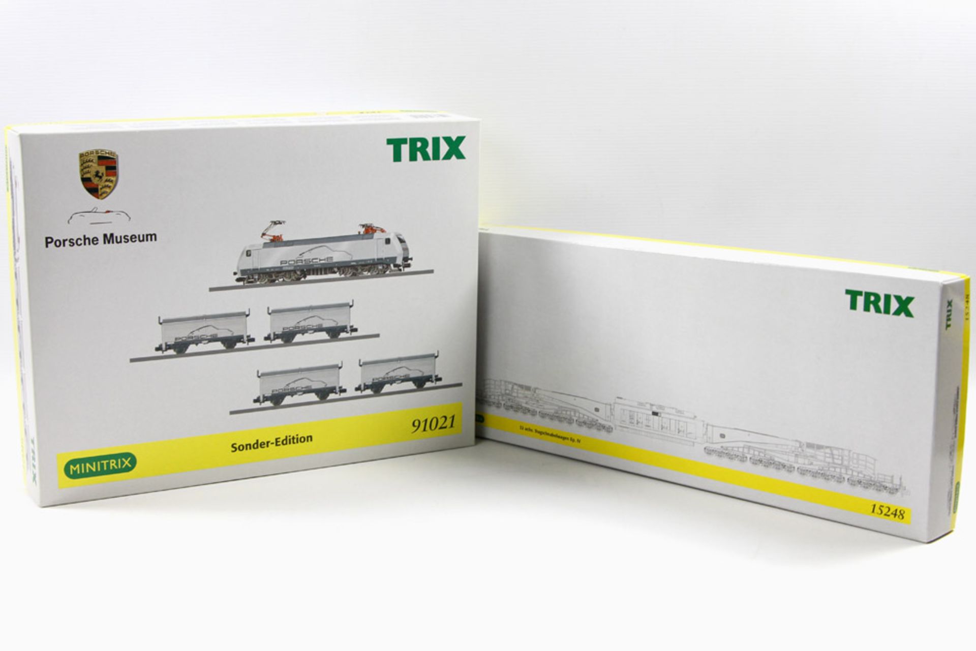 MINITRIX zwei Zugpackungen 12548 und 91021, Spur N, "Tragschnabelwagen" der DB, 32-achsig, mit Trafo